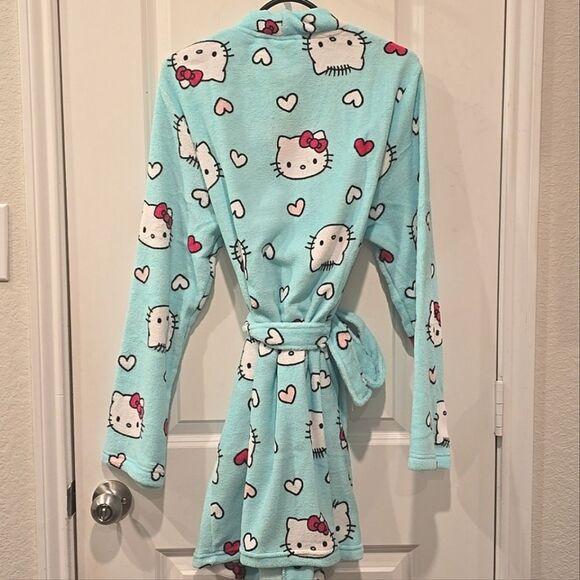 Hello Kitty By Sanrio Logo Heart Plush Robe - Picture 6 of 8